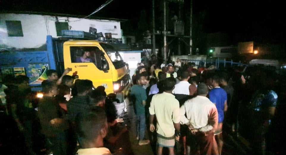মধ্যরাতে রাঙামাটি বিএফডিসি প্রাঙ্গনে মৎস্য ব্যবসায়ীদের বিক্ষোভ