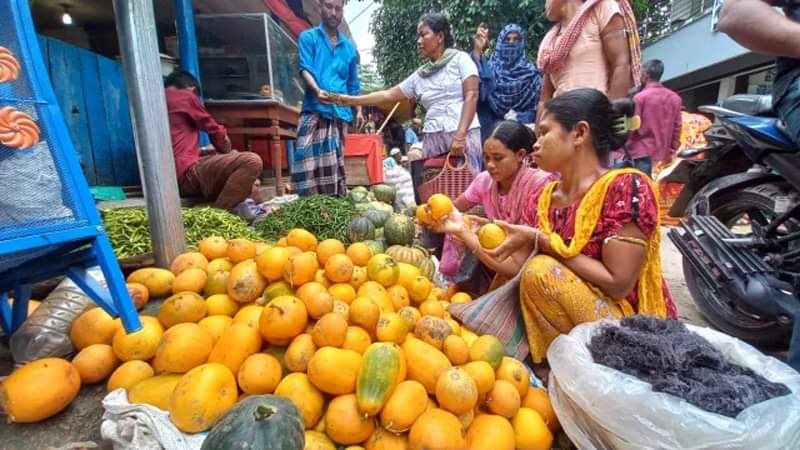 জুমের নতুন ফসলে ভরপুর আলীকদম বাজার