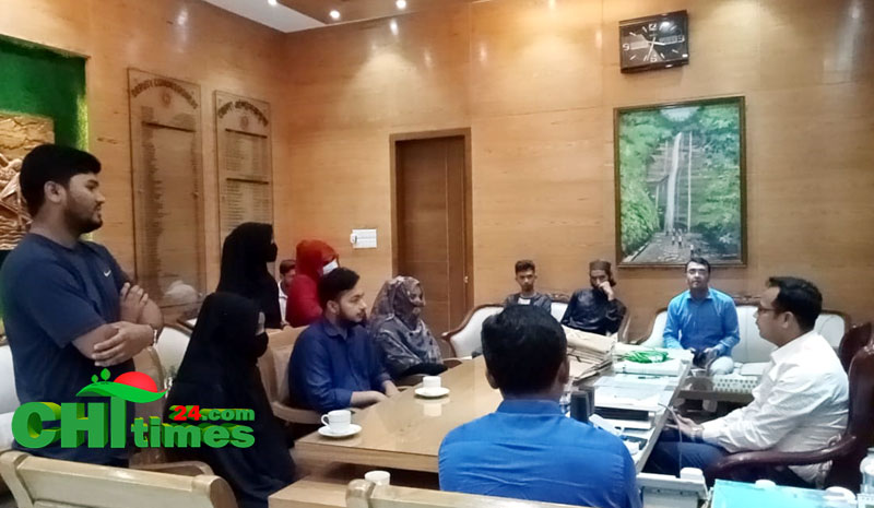 রাঙামাটিতে হিজাব নিয়ে কটুক্তিকারি শিক্ষিকার বিরুদ্ধে ব্যবস্থা নিতে ডিসিকে স্মারকলিপি