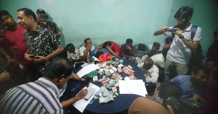 রাঙামাটির বনরুপায় এপিবিএন'র অভিযানে ৩৯ জুয়ারি আটক