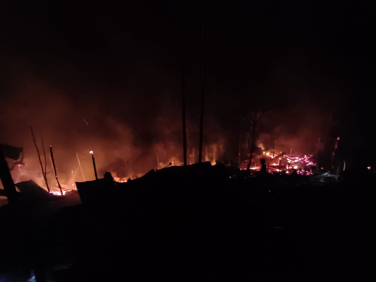 সাজেকে মধ্যরাতে রহস্যজনক আগুনে পুড়লো রিসোর্ট-দোকান ও বসতঘর