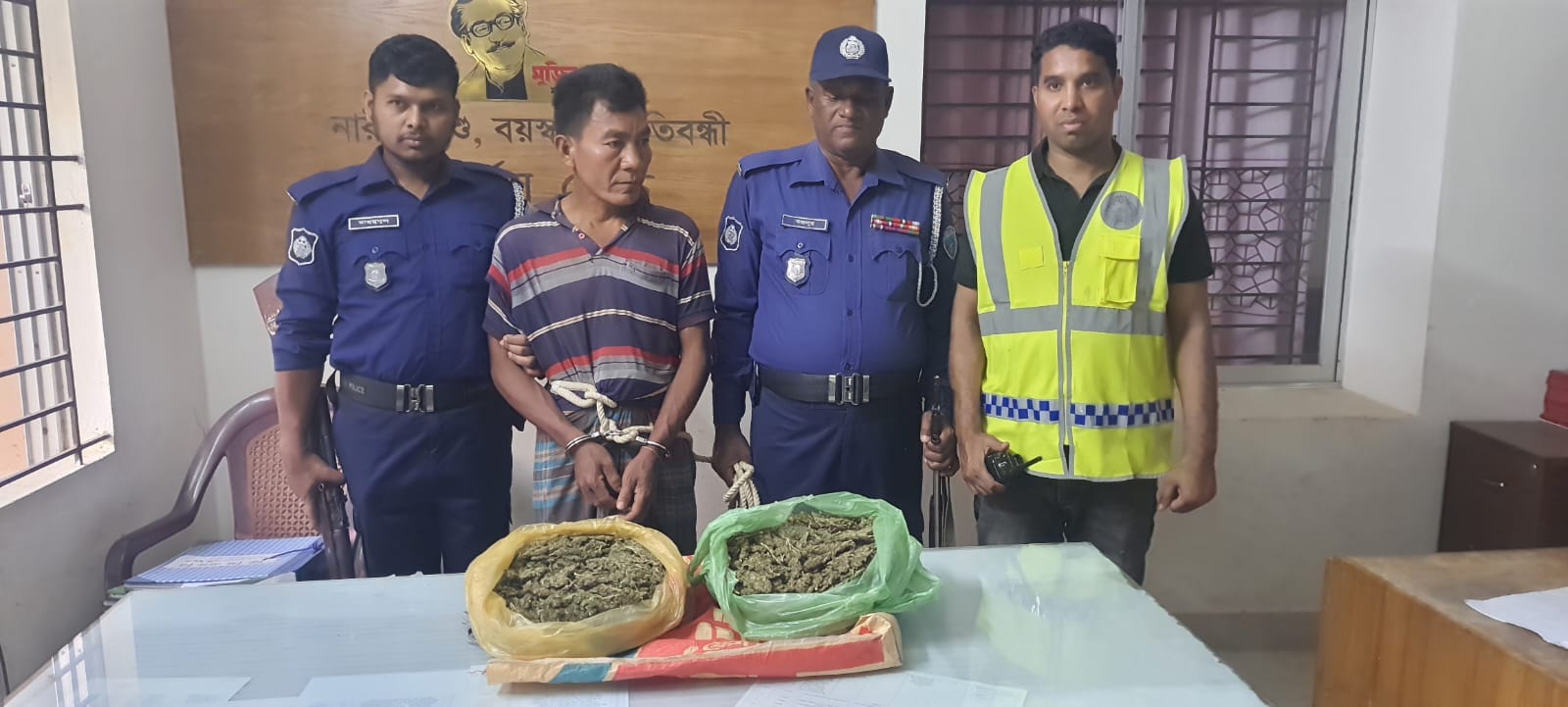 বাঘাইছড়িতে ২ কেজি গাঁজাসহ ভুবনঞ্জয় চাকমা আটক