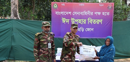 লক্ষীছড়িতে সেনা উদ্যোগে অসহায়দের মাঝে জনকল‍্যানমূলক সহায়তা প্রদান 