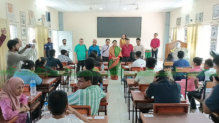 কঠোর নিরাপত্তা বলয়ে রাঙামাটিতে জিএসটি গুচ্ছ ভর্তি পরীক্ষা শুরু