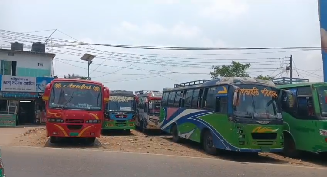বাস ধর্মঘটে রাঙামাটিতে চরম দূর্ভোগে যাত্রী সাধারণ 