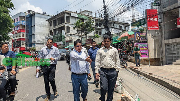 বর্ষার ঘনঘটায় রাঙামাটি শহরে সওজের জরুরী সড়ক সংস্কার! 
