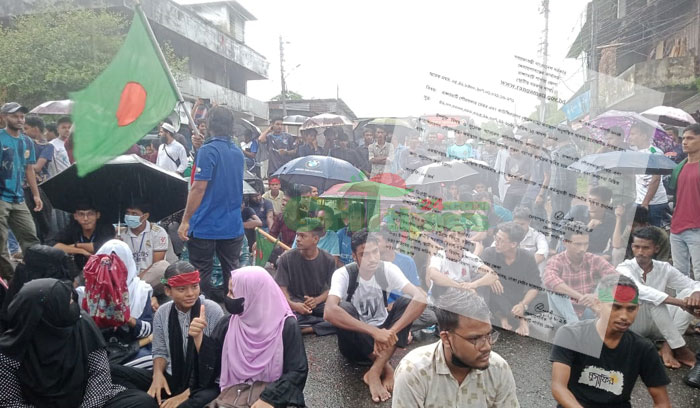 বৈষম্য বিরোধী ছাত্রদের বিক্ষোভে রাঙামাটি পৌরসভার দায়িত্বে প্রধান নির্বাহী কর্মকর্তা