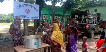 পাহাড়ের বন্যাদূর্গতদের খাবার, চিকিৎসাসেবা,ঔষধ বিতরণ করেছে বিজিবি