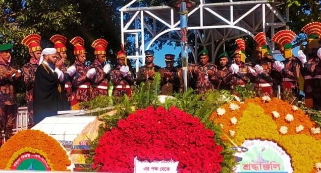 বীরশ্রেষ্ঠ মুন্সী আব্দুর রউফের সমাধিতে বিজিবি’র শ্রদ্ধাঞ্জলি