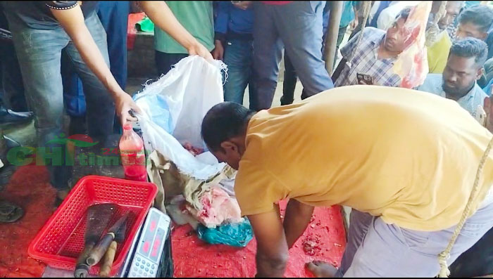 লংগদুতে অসুস্থ গরুর মাংসে রঙ মিশিয়ে বিক্রির অভিযোগ