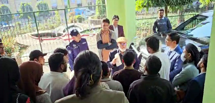 রাঙামাটিতে বৈষম্যবিরোধী ছাত্রদের তোপের মুখে স্থানীয় সরকার সংস্কার কমিশনের সদস্যরা