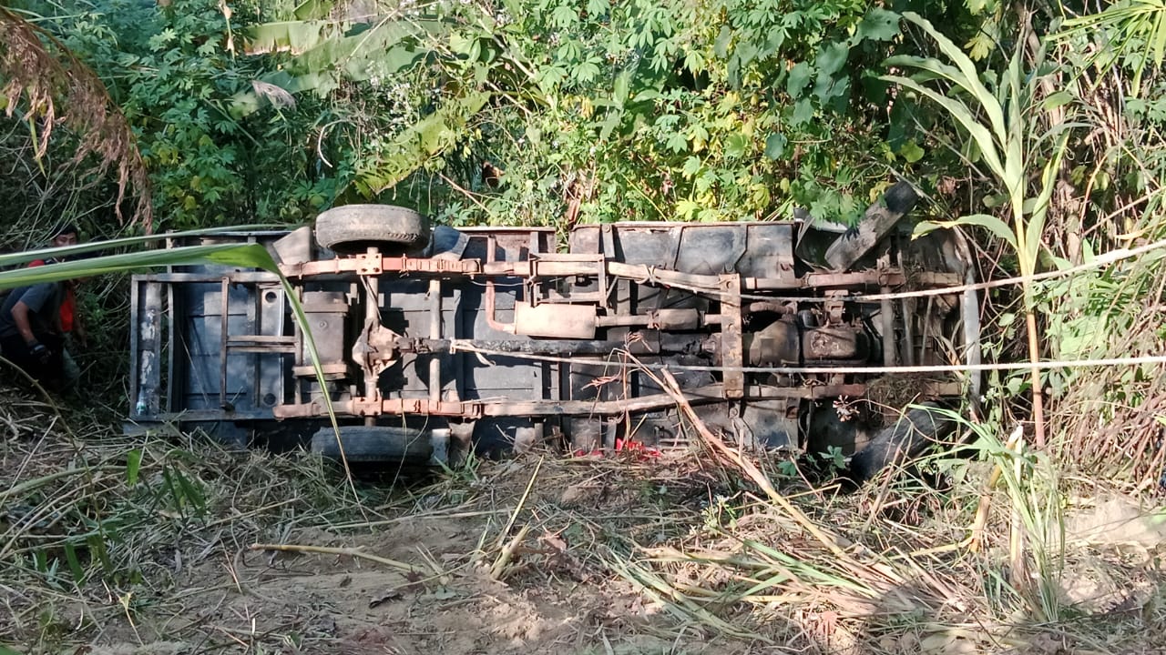 সাজেকে পর্যটকবাহী জীপ খাদে পড়ে আহত-১২