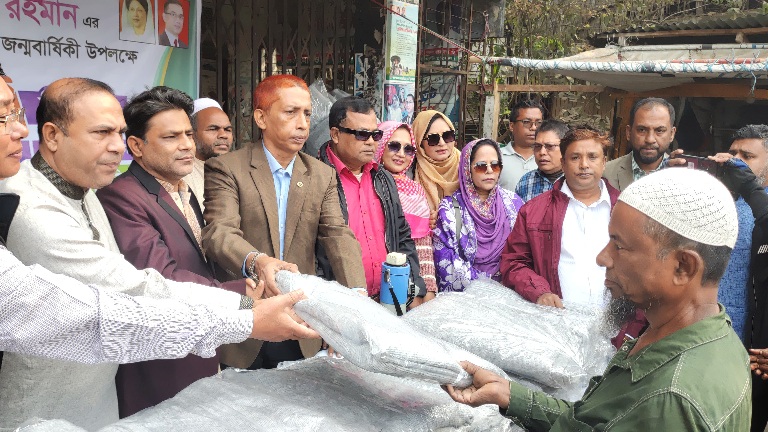 রাঙামাটি শহরের হতদরিদ্র শীতার্তদের মাঝে জেলা বিএনপির কম্বল বিতরণ 