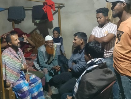 রাজস্থলীতে অসুস্থ ছাত্রদল নেতাকে উপজেলা ছাত্রদলের আর্থিক সহযোগিতা 