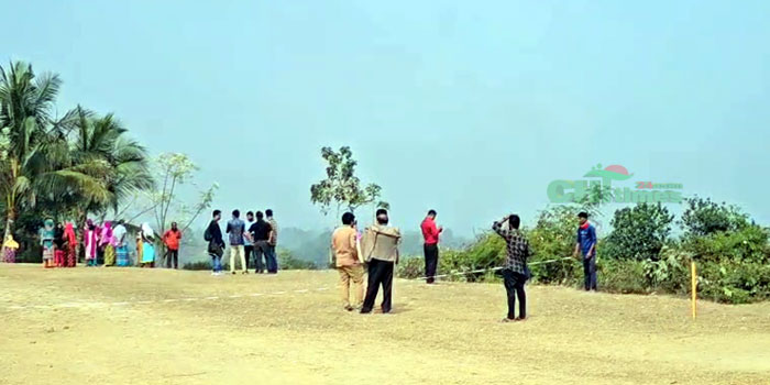 কয়েকশো পরিবারকে পুনর্বাসন নাকরে আঞ্চলিক পরিষদের ভবন নির্মাণ! স্থানীয়দের বিক্ষোভ