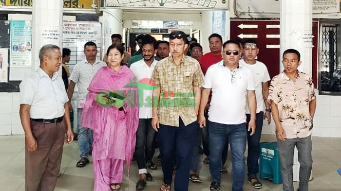 ধর্ষিতা মারমা যুবতীর খোঁজ নিতে হাসপাতালে গেলেন বিএনপি নেতা দীপেন ও মৈত্রী