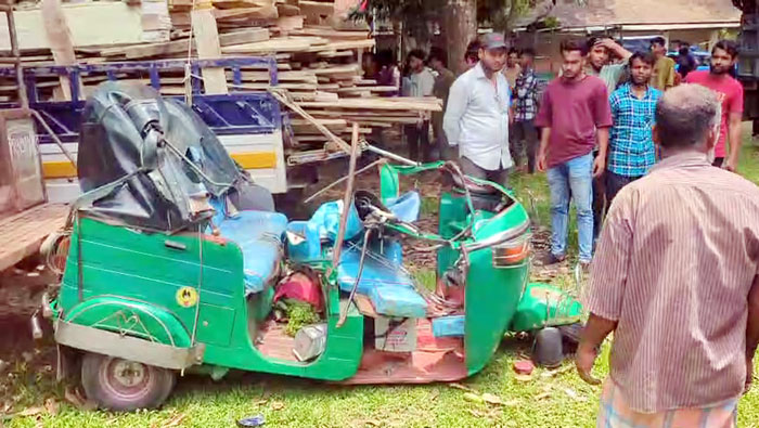 সিএনজি-পিকআপ সংঘর্ষে দু’নারীসহ নিহতের সংখ্যা বেড়ে ৬