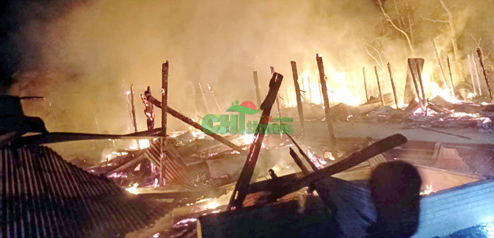 মধ্যরাতে বাঘাইছড়িতে ভয়াবহ আগুনে পুড়লো ৩০ দোকান
