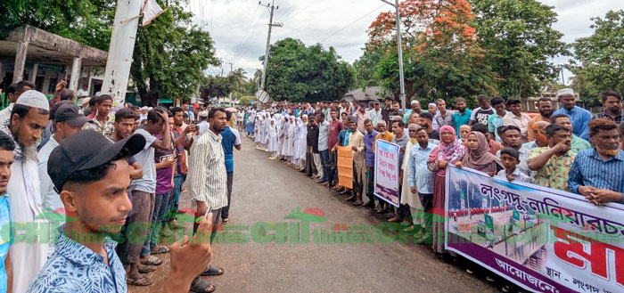 ইউপিডিএফ কর্তৃক রাস্তা নির্মাণ বন্ধের প্রতিবাদে হাজারো মানুষের মানববন্ধন