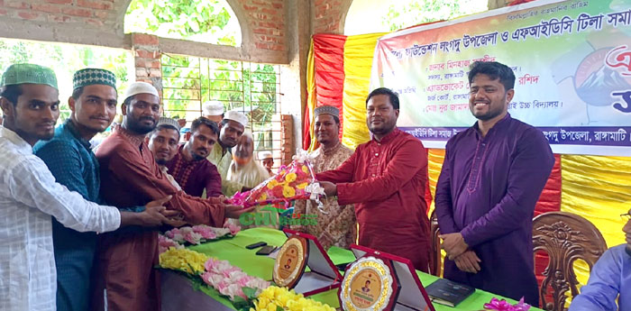 এলাকার উন্নয়নে অবদান রাখায় লংগদু’র দুই কৃতী সন্তানকে এ্যাওয়ার্ড-সংবর্ধনা