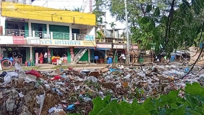 বাঙ্গালহালিয়ায় বাজার কমিটির অবহেলায় স্বাস্থ্য ঝুঁকিতে শতশত স্কুল শিক্ষার্থী