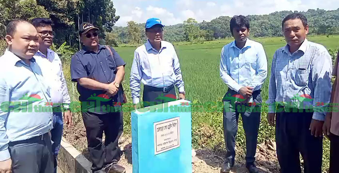 দূর্গম পাহাড়ে উন্নয়ন বোর্ডের বাস্তবায়নাধীন প্রকল্প পরিদর্শনে পার্বত্য সচিব