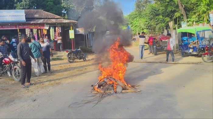 কোটা বৈষম্যের প্রতিবাদে হরতালের সমর্থনে বাঘাইছড়িতে পিকেটিং চলছে