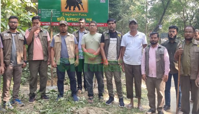 কাপ্তাইতে হাতির রেডজোন এলাকা সতর্কতামূলক সাইনবোর্ড স্থাপন