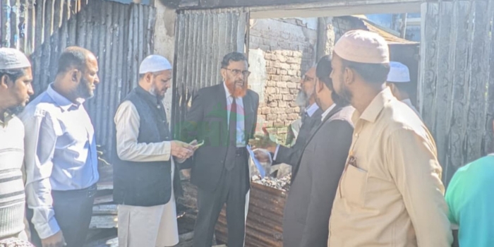 দুই দোকান পুড়ে ছাই—ঘটনাস্থলে অ্যাডভোকেট মোখতার