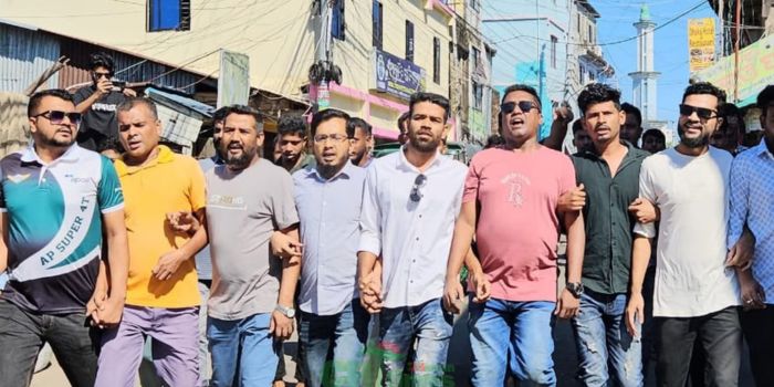 রিজার্ভ বাজারে যুবদল-ছাত্রদলের বিক্ষোভ