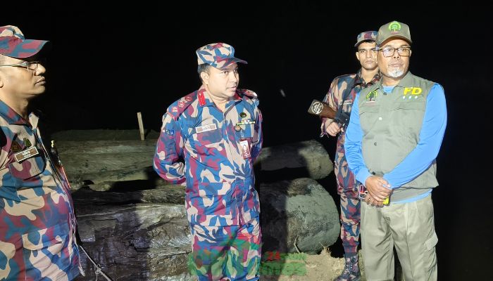 বিজিবির বিশেষ অভিযানে ৬০০ ঘনফুট অবৈধ গোলকাঠ জব্দ