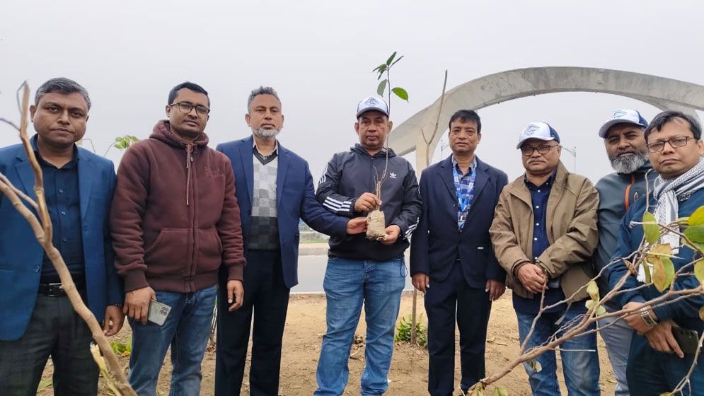 তারেক রহমানের স্বদেশ প্রত্যাবর্তনে রাজধানীতে বৃক্ষরোপণ