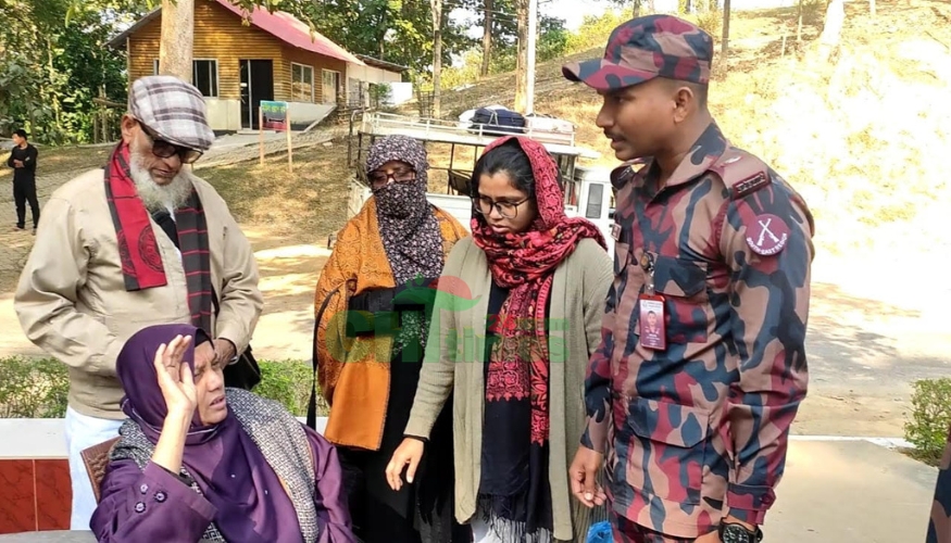 সাজেকে অসুস্থ নারী পর্যটকের পাশে বিজিবি