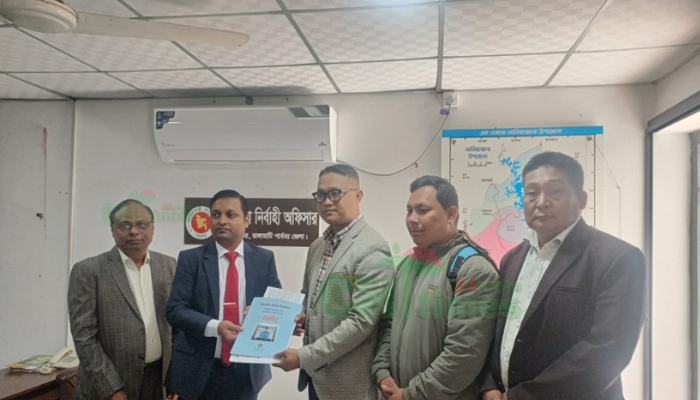 নির্বাচনী মাঠে বাপ্পী চাকমা, ২৯৯ আসনে স্বতন্ত্র প্রার্থীর মনোনয়ন সংগ্রহ