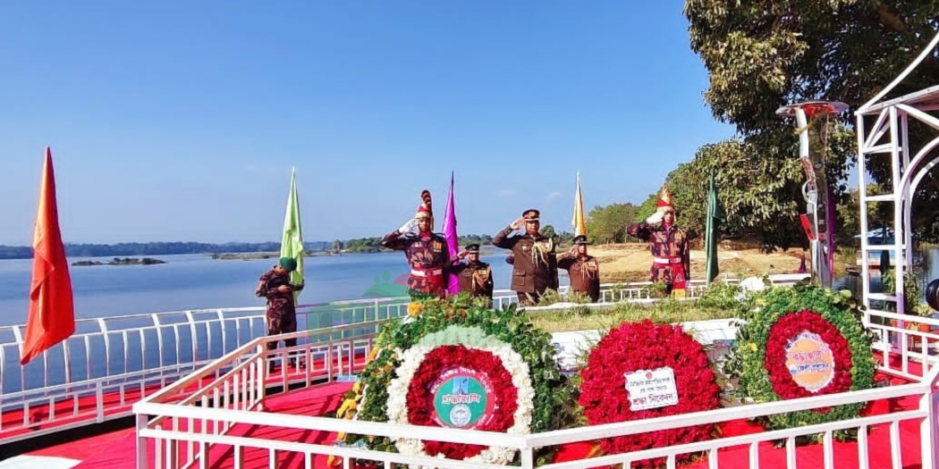 শহীদ বীরশ্রেষ্ঠ মুন্সী আব্দুর রউফের সমাধিস্থলে বিজিবির শ্রদ্ধা