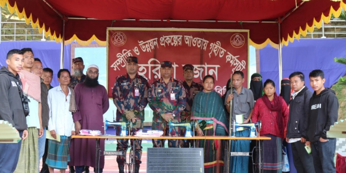দুর্গম বরকলে হতদরিদ্রদের পাশে বিজিবির মানবিক সহায়তা