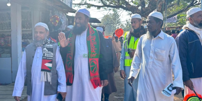 গুলশাখালী বাজারে জসিম উদ্দীনের ব্যাপক গণসংযোগ ও পথসভা