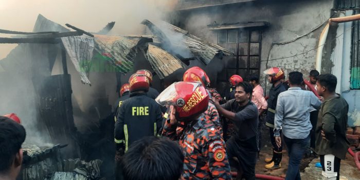 রাঙামাটির ফিসারিঘাট দেলুপাড়ায় অগ্নিকাণ্ডে বসতঘর পুড়ে ছাই