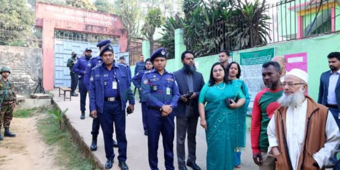 রাঙামাটিতে ভোটকেন্দ্র পরিদর্শনে জেলা প্রশাসক ও পুলিশ সুপার