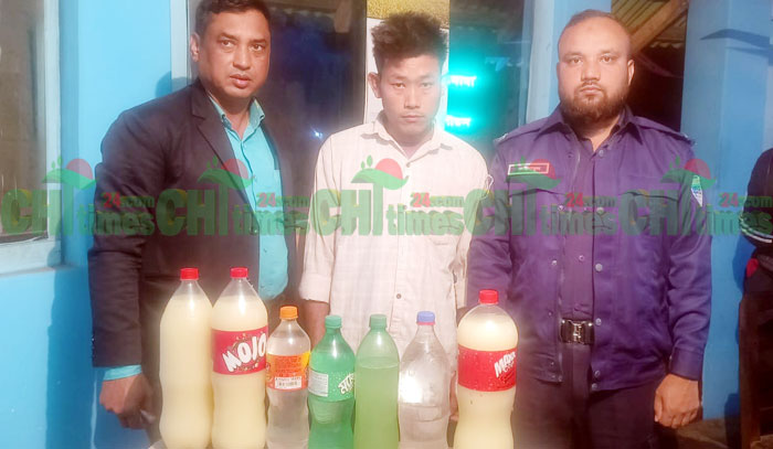 ১০ লিটার মদসহ রুমেল চাকমা আটক