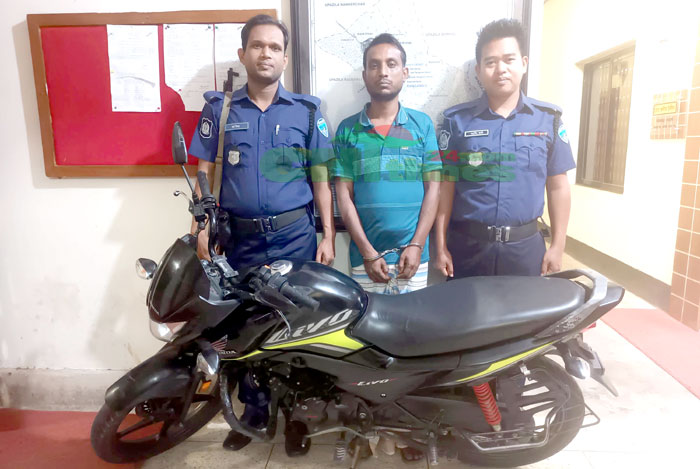 রাঙ্গামাটিতে পুলিশের বিশেষ অভিযানে চোরাইকৃত মোটরসাইকেল উদ্ধার;আটক-১