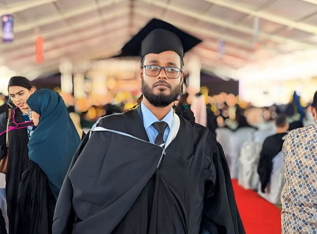 পাহাড়ের দুর্গম পথ পেরিয়ে আইনজীবীর স্বপ্ন পূরণ করলেন আবু তালেব