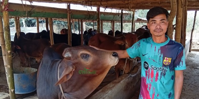 বেকারত্ব জয় করে অর্ধকোটি টাকার খামারের মালিক আছোমং মারমা