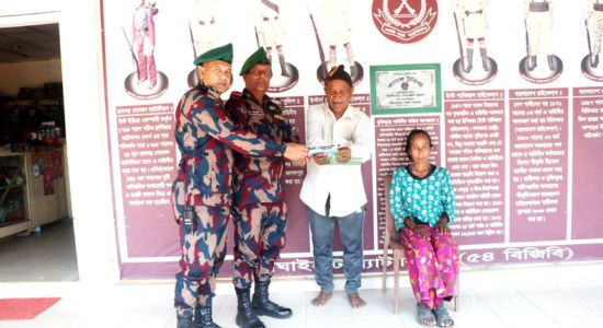 বাঘাইহাট ৫৪ বিজিবির উদ্যোগে অসহায়দের মাঝে আর্থিক সহায়তা প্রদান