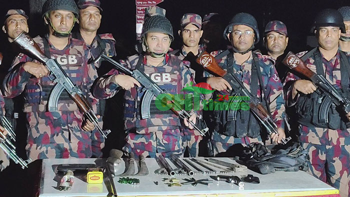 দূর্গম সীমান্তে মধ্যরাতে বিজিবির অভিযানে অস্ত্র ও গোলাবারুদ উদ্ধার