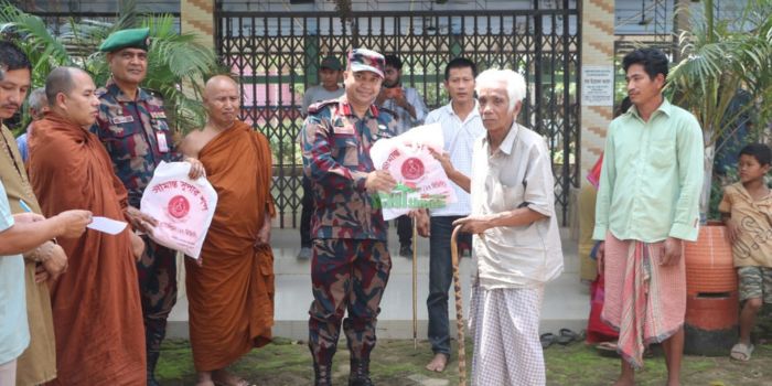 বিজু উপলক্ষে বাঘাইছড়িতে ৮০ পরিবারকে বিজিবির সহায়তা প্রদান