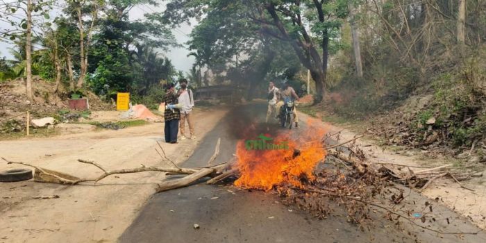 ধর্মশিং চাকমা হত্যার জেরে নানিয়ারচরে ইউপিডিএফের সড়ক অবরোধ