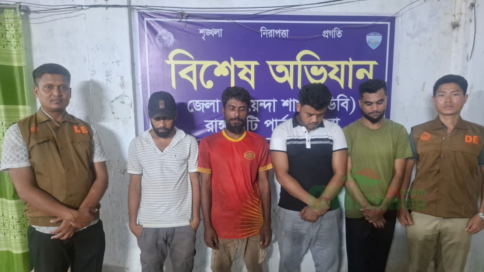 মাদক, ইভটিজিং ও কিশোর গ্যাংবিরোধী অভিযানে ৪ মাদকসেবী আটক