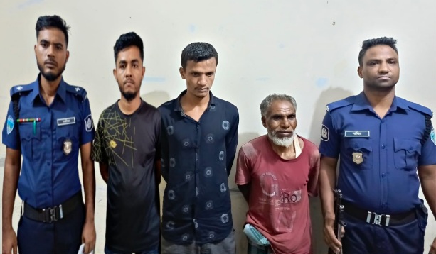 রাঙামাটি শহরে বিশেষ অভিযানে ওয়ারেন্টভুক্ত ও মাদককারবারীসহ গ্রেফতার-৩