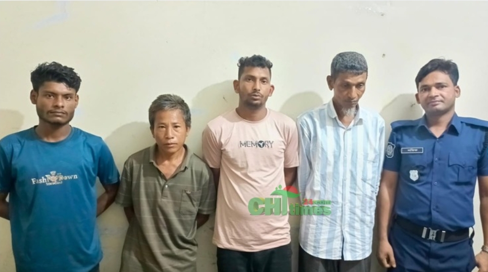 কোতয়ালী থানার বিশেষ অভিযানে চোলাইমদসহ ৪ জন গ্রেপ্তার